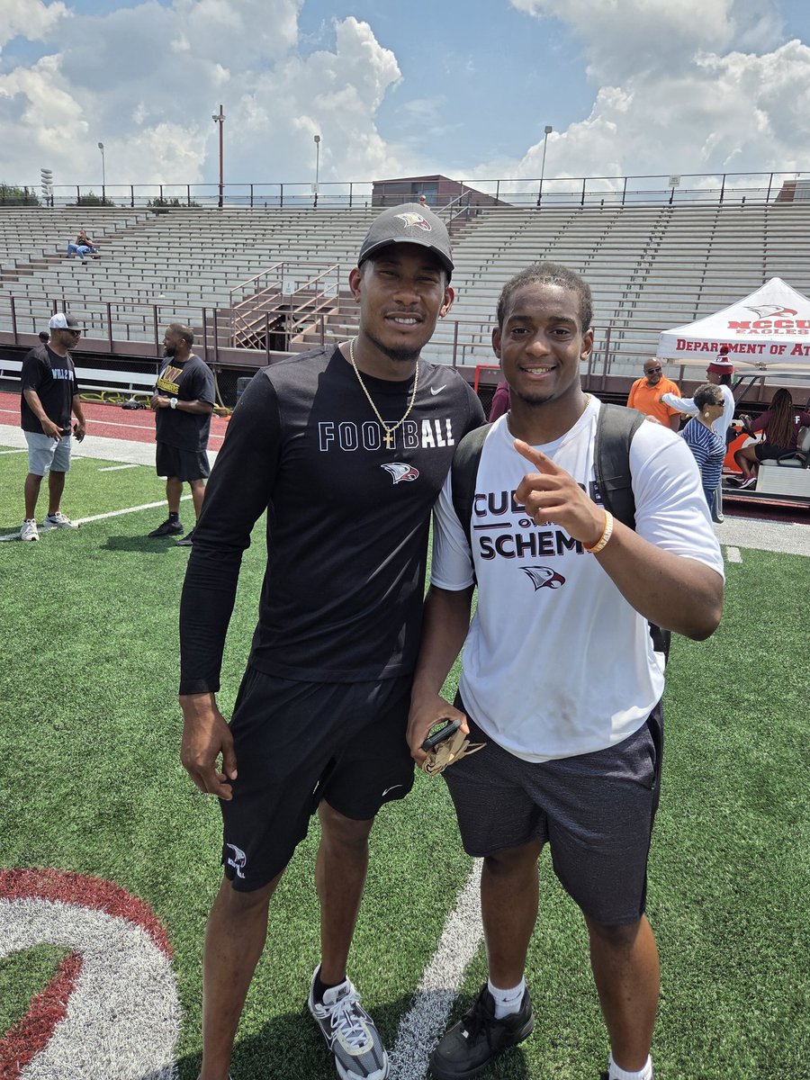 cox_jaman64099's tweet photo. Jamantay and I had a wonderful time @NCCU ! I enjoyed coach Clay, the LB coach. Words can't describe how good it was to see family! S/O to coach Highsmith as well! @JamantayC https://t.co/VzwBQSdNrt