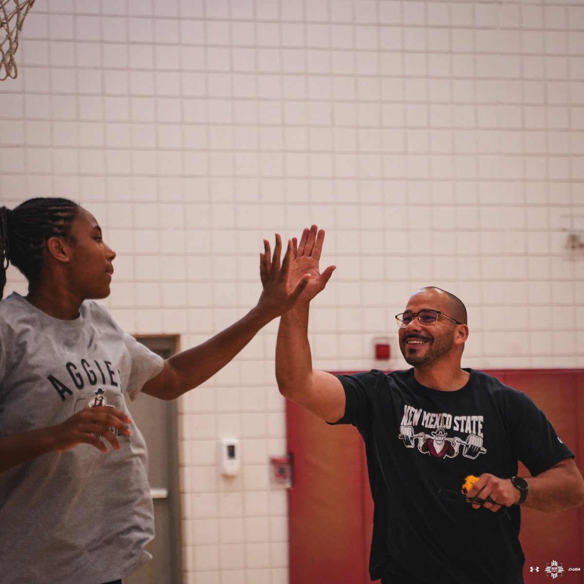 NMStateWBB's tweet photo. “𝒀𝒐𝒖’𝒗𝒆 𝒈𝒐𝒕 𝒂 𝒇𝒓𝒊𝒆𝒏𝒅 𝒊𝒏 𝒎𝒆” ☁️

#AggieUp https://t.co/rb480qXY5d