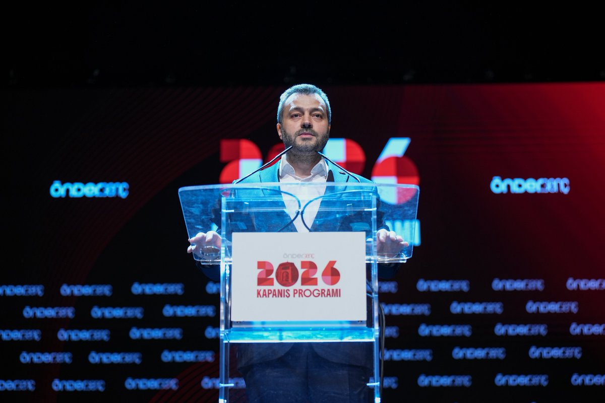 aceylantr's tweet photo. ÖNDERGençlik ❣️

ÖNDERGençlik 2026 Kapanış Programımızı büyük bir coşku ve heyecanla gerçekleştirdik.

Yıl boyunca projelerimizde eğitim gören gençlerimize sertifikalarını, programları başarıyla tamamlayan gençlerimize ise yurtdışı seyahati ödüllerini takdim ettik.

Programımıza teşrif ederek bizleri onurlandıran İlim Yayma Vakfı Mütevelli Heyeti Başkanı Sayın Necmeddin Bilal Erdoğan Ağabeyimize ve kıymetli misafirlerimize şükranlarımızı sunuyoruz.

Geleceğe umutla yürüyen, yürekleri heyecanla dolu, secdelerine, hayallerine ve dualarına sahip çıkan imam hatipli gençlerimizle yarınlarımızın çok daha güzel olacağına yürekten inanıyoruz.