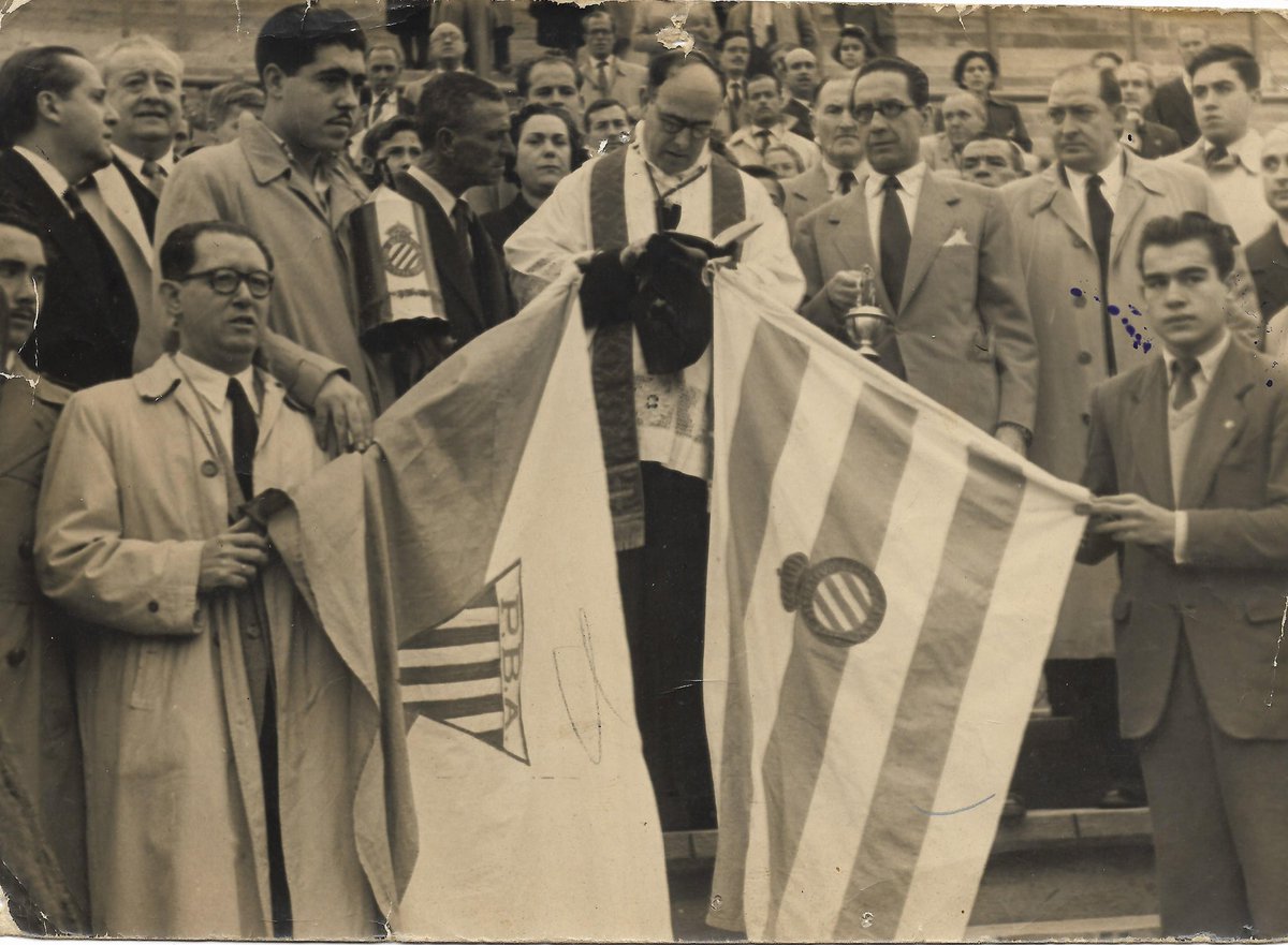 pbbcentral's tweet photo. 1951-2026
75 anys
... som d'un temps llunyà....

#RCDE #FCPE

Contacta amb nosaltres i col·labora amb la penya degana de l'Espanyol !!! https://t.co/QwbA1F2mHw