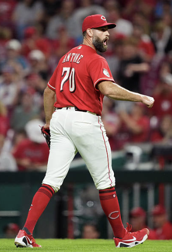 LanceMcAlister's tweet photo. Good for Tejay.....
Tejay Antone has allowed just 1 earned run over his last 15 appearances.

His 0.57 ERA in that time ranks 3rd among relievers with 14.0+ innings pitched.

His 12 appearances in June are T-2nd among all NL pitchers.

Season: 2.38 ERA, 21 appearances, 20 K in 22.2 innings.

Batters are just 4 for 41 with 13 K on his sweeper.

#Reds