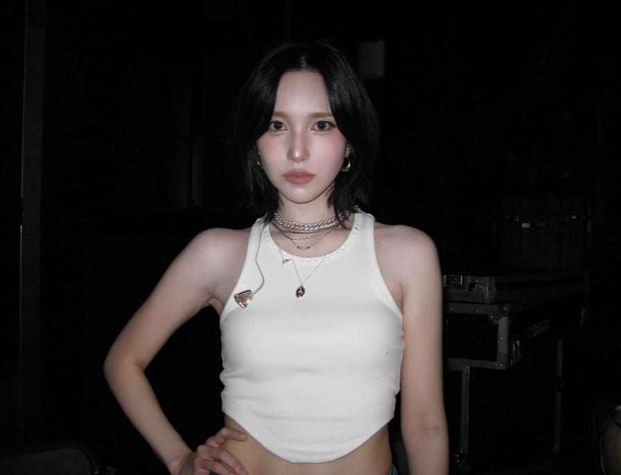 minaris_inbie's tweet photo. Mina with collars and chains 😫😫 I am NOT okay https://t.co/cPEHqYJzvV