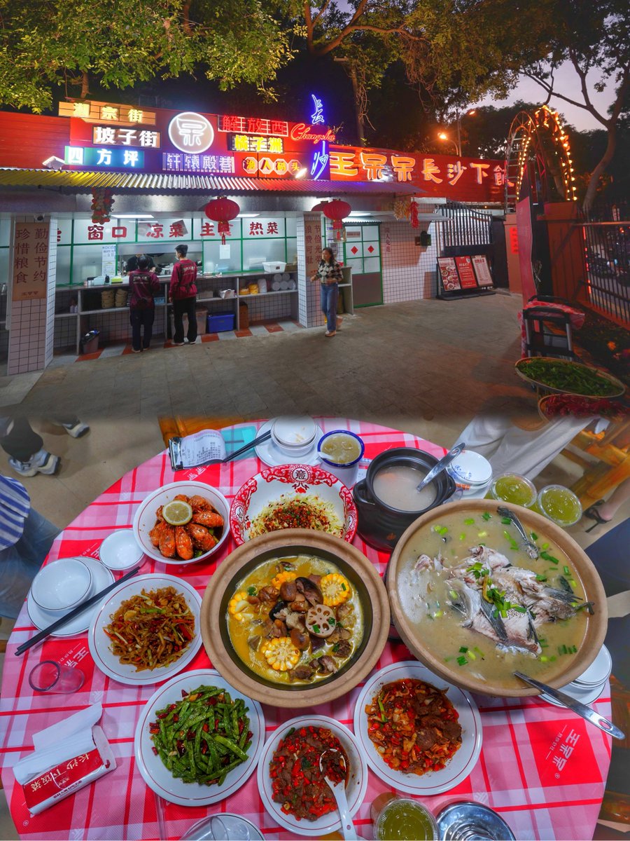 sdkover's tweet photo. A late night bite in a tiny alley eatery—hot soy milk, soft steamed buns, and the quiet hum of strangers sharing warmth. https://t.co/UWqxrJ0WSb