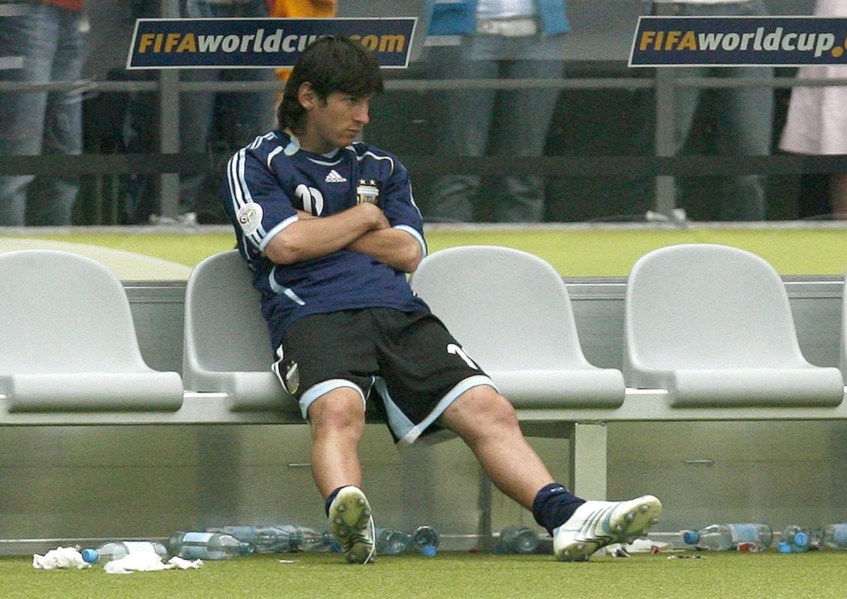 PatoCanulli's tweet photo. Hoy será la primera vez que Argentina juega un partido de Copa del Mundo sin Lionel Messi como titular desde el 30 de junio de 2006, hace prácticamente 20 años. https://t.co/ipP70oCYwi