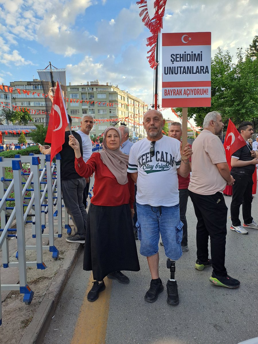 Erdagi3606's tweet photo. Adaletsizliğe, hukuksuzluğa,liyakatsızlığa #BayrakAçıyorum https://t.co/2NDjGuZdG1
