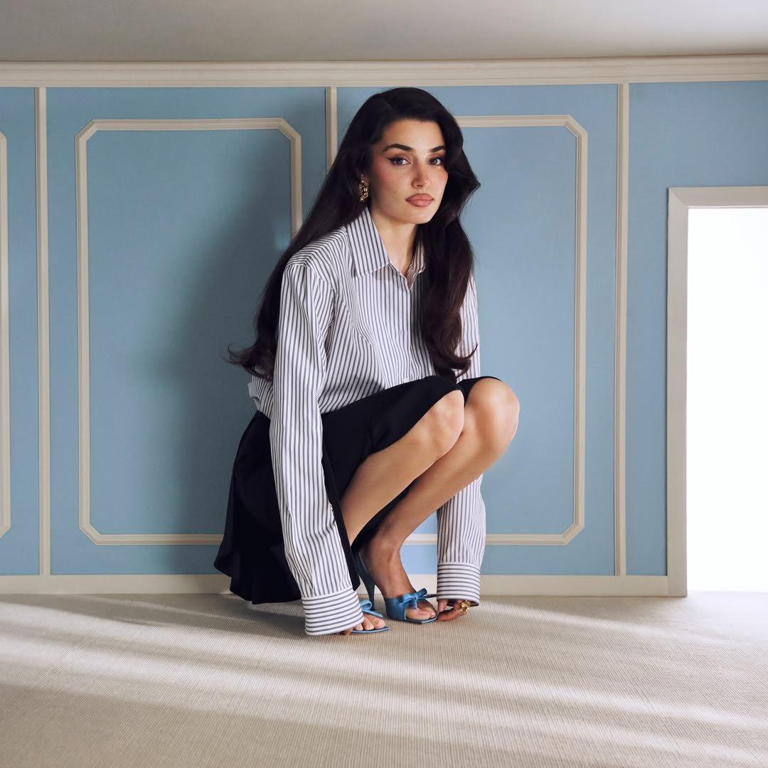 yulyR18's tweet photo. #HandeErçel in an interview with Based Istanbul:
“My dreams are always bigger than my life; so, instead of scaling them down, I chose to become someone capable of achieving them. Dreaming takes just an instant, but making that dream a reality requires work and patience.” 🤍🥹 https://t.co/z0KPsvr22z