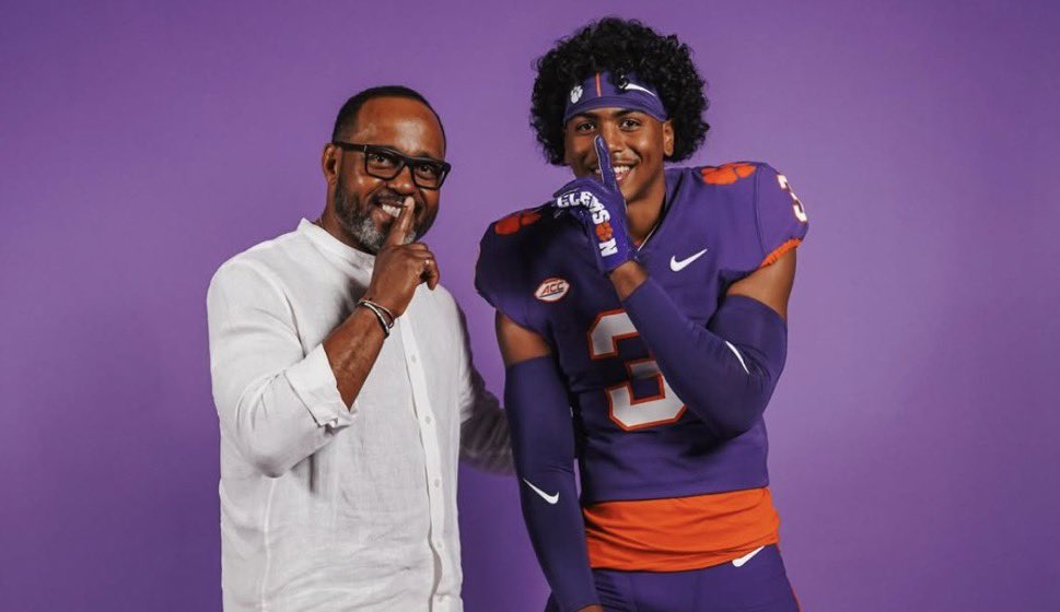 adamdropsbombs's tweet photo. Mike Reed appreciation post 🐅 https://t.co/Vhdy1IlwvQ