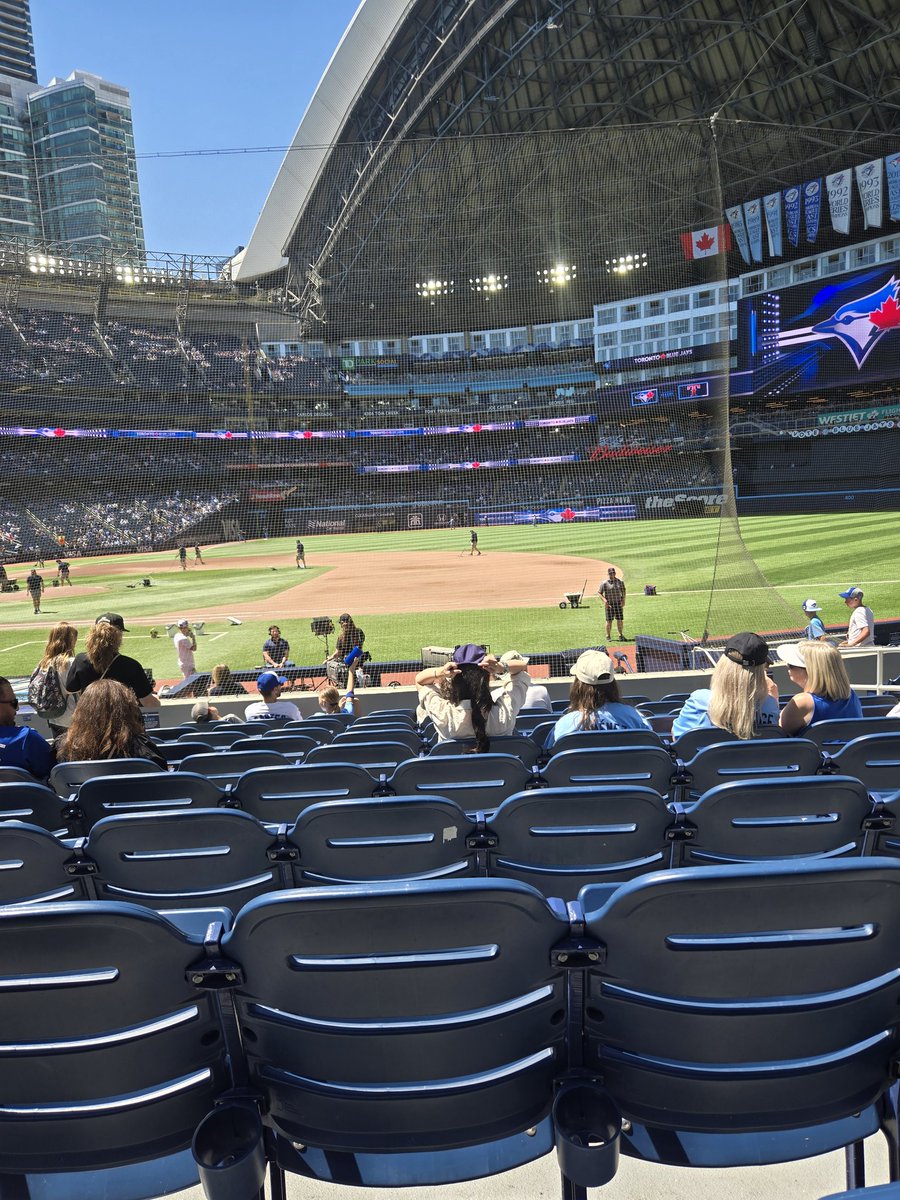 JBene19's tweet photo. From Toronto, lets go Rangers!!! https://t.co/4Zxxyp3MCw