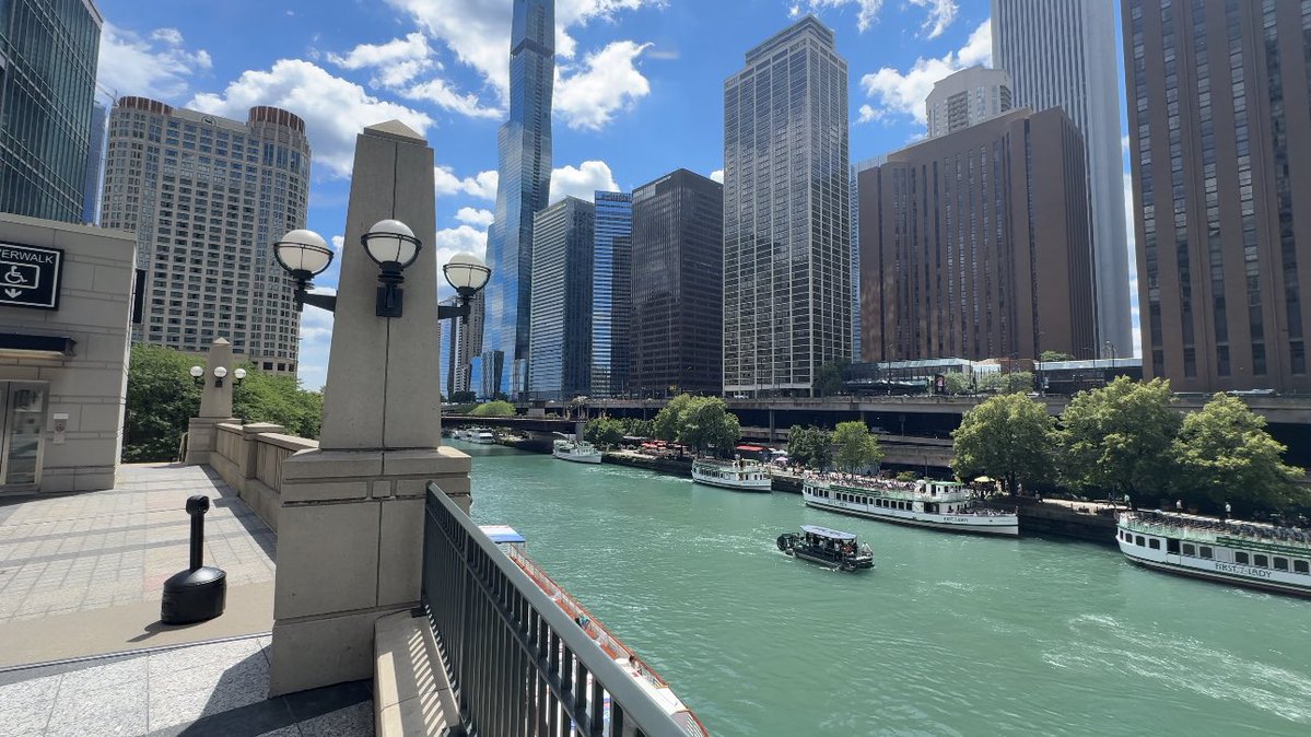 RichardERoeper's tweet photo. Magnificent. #Chicago https://t.co/XdigOWORrw