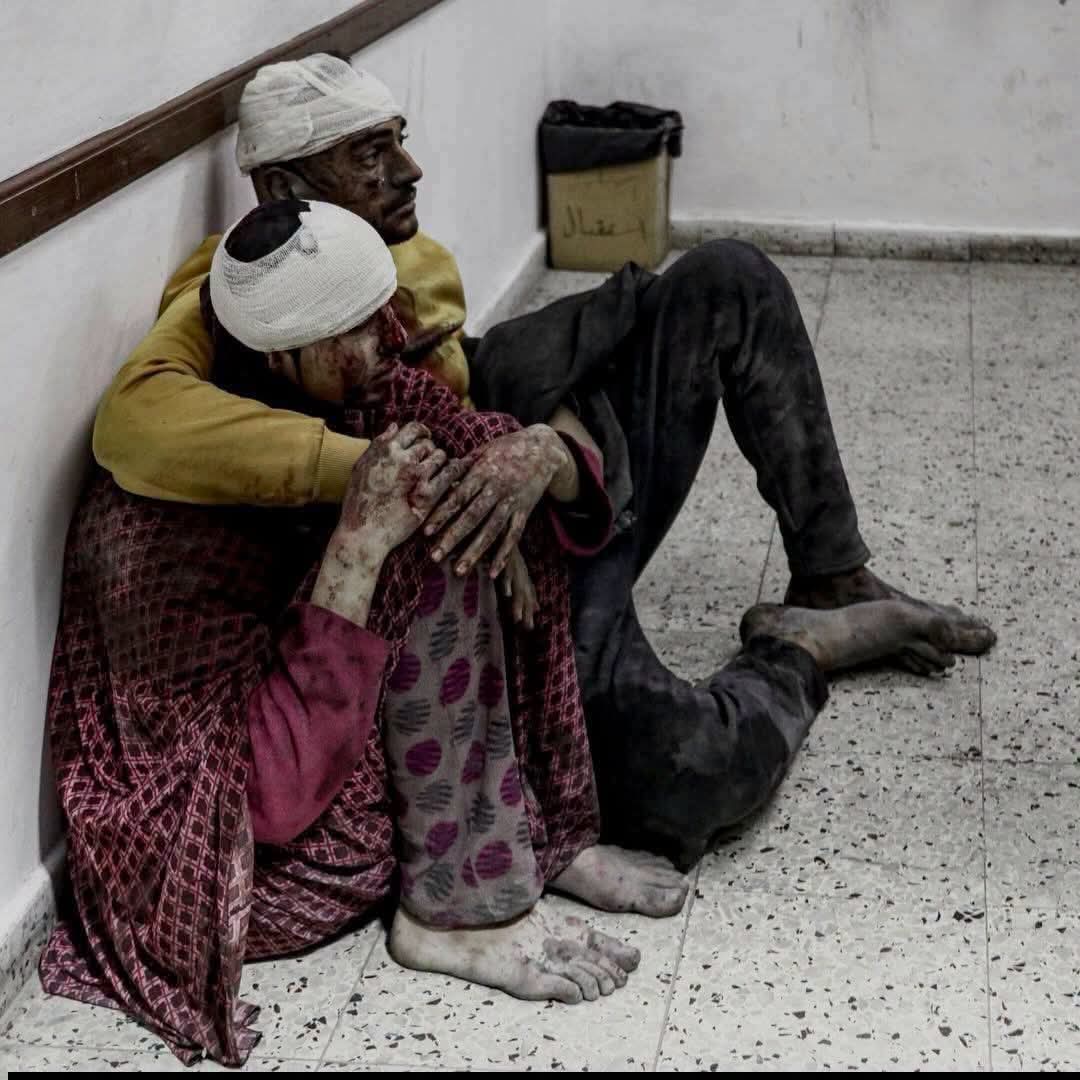 Medo198518's tweet photo. All words are worthless in the presence of these trembling, shocked, terrified eyes!

Eyes that have lost everything and were told, "You survived alone!"

In Gaza, survival is terror, death is terror, and every choice is painful!

A picture of a couple pulled from the rubble after losing everything! 💔