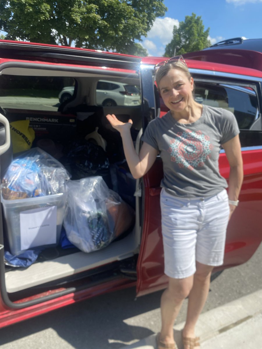 ssvpbrant's tweet photo. Never underestimate the difference you as one person can make! A great big thank you to Tomi, Ms. Perras and the Sacred Heart Parish youth group for organizing and running a very successful clothing/food drive for us!!! Great start to the summer!!!👏🙏🎉❤️ @shcsparis @SJCEagles https://t.co/klk9ADBZCe
