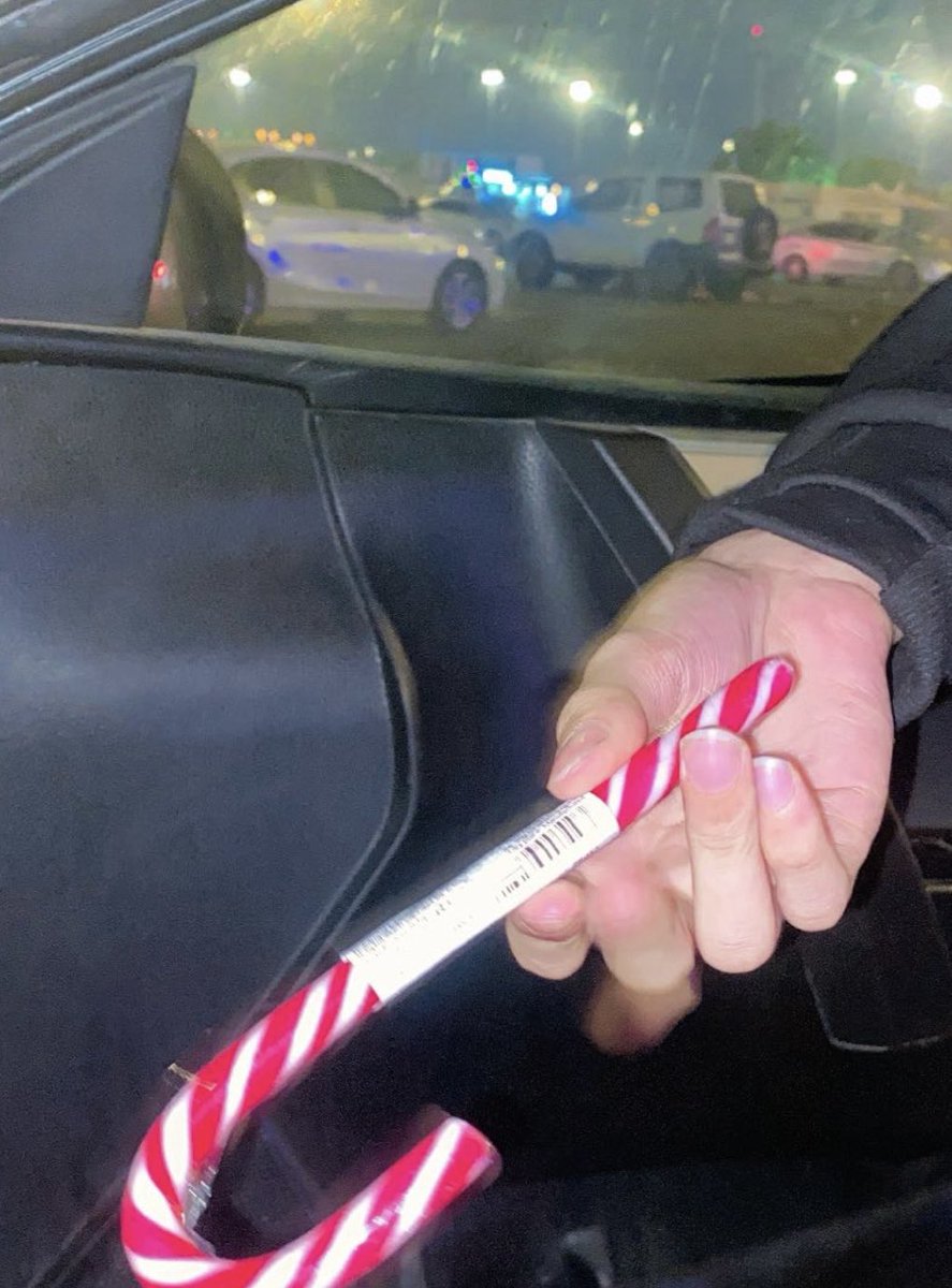 K_9w7's tweet photo. احلا من يهديني يا اطلق فانز 🍭🍭 https://t.co/3VcP1LeQsS