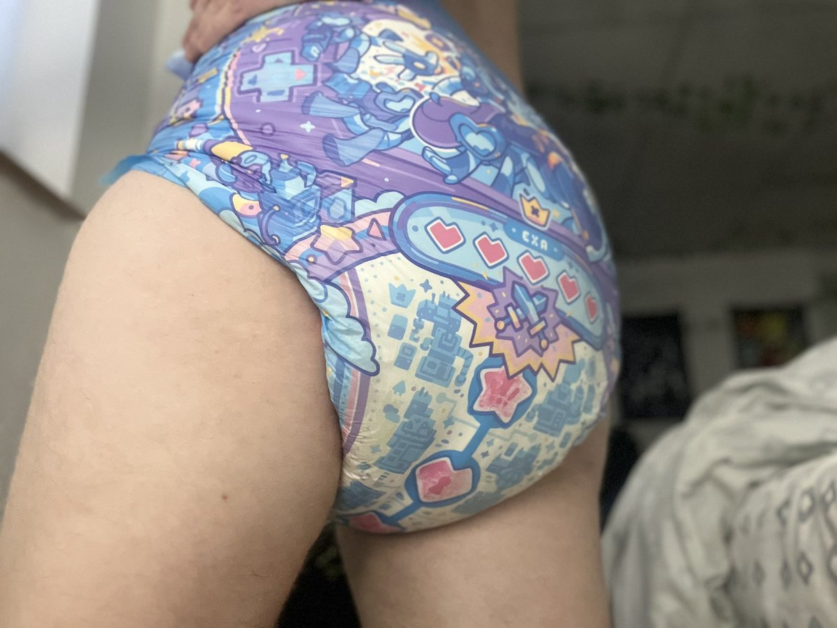 crinklychai's tweet photo. big ballooooon!! don’t let it pop!!

#abdl #diaper #diaperfur https://t.co/KUuPIwtOm8