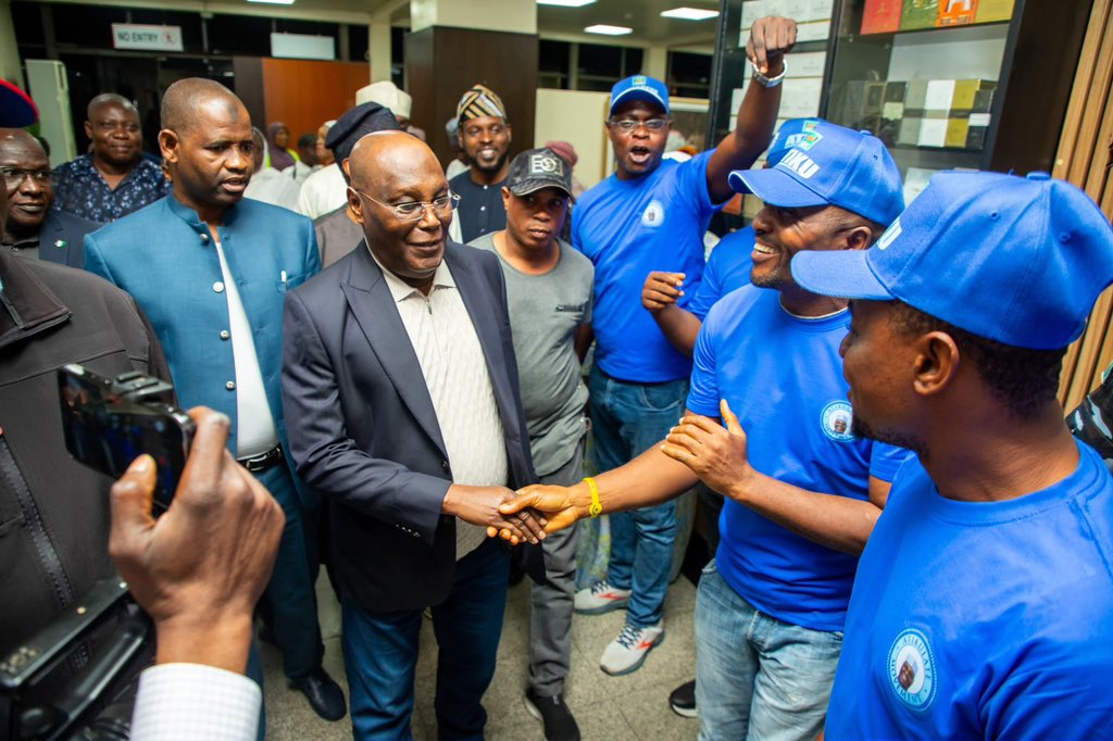 Rasheethe's tweet photo. His Excellency Atiku Abubakar joyfully returned to Nigeria after a brief overseas trip, greeted warmly by enthusiastic supporters and numerous well-wishers. https://t.co/Z2ugawD0Sw