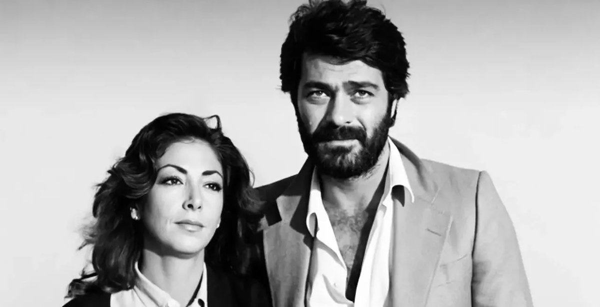 nalan_trp's tweet photo. "Beni hiç hatırladın mı? Ben seni hiç unutmadım. Mutluluk yanımızdan gelip geçti.”

Ömer Kavur, Kırık bir aşk hikayesi.
#kadirinanır https://t.co/iKklK9jxk2