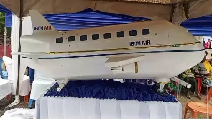 Ndiblow's tweet photo. "Boarding is now available... but this flight has no return ticket." 💀✈️

Your final destination. No flight delay, no lost luggage." 😭😂

Creativity na water 😂 https://t.co/PaO5YhBZTd