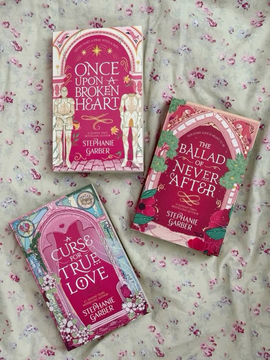 whimsicAleee's tweet photo. hi, i’m Ale!
i’m new to #booktwt &amp; looking for new moots! 

𝜗ৎ she/her 27
𝜗ৎ fav genres: fantasy, romantasy &amp; YA 
𝜗ৎ fav books: the folk of the air, ouabh, thg, shatter me, shadowhunters (mostly TID &amp; TDA), six of crows
𝜗ৎ extras: music &amp; video games

♡ / ↻ to be moots! https://t.co/smXuWQMuDa