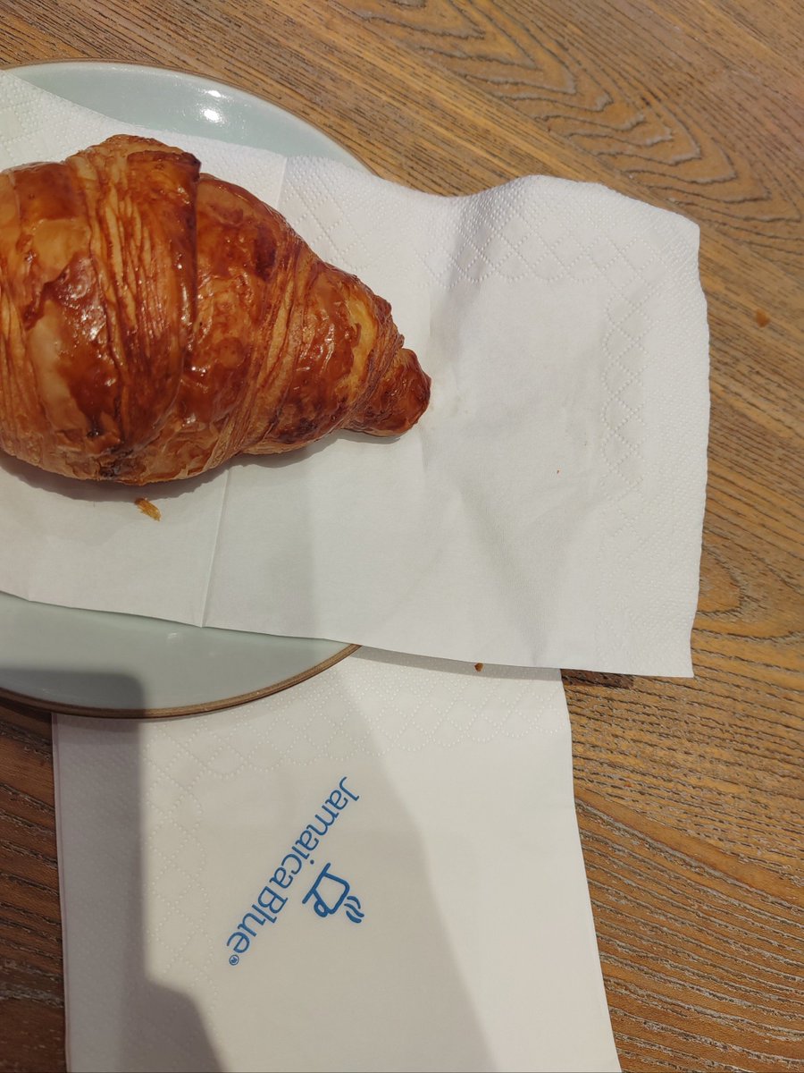 dima4you_'s tweet photo. Freshly baked chocolate croissants straight from the oven—flaky, buttery, and perfect for this rainy Saturday morning. https://t.co/MxOlDxCIBB