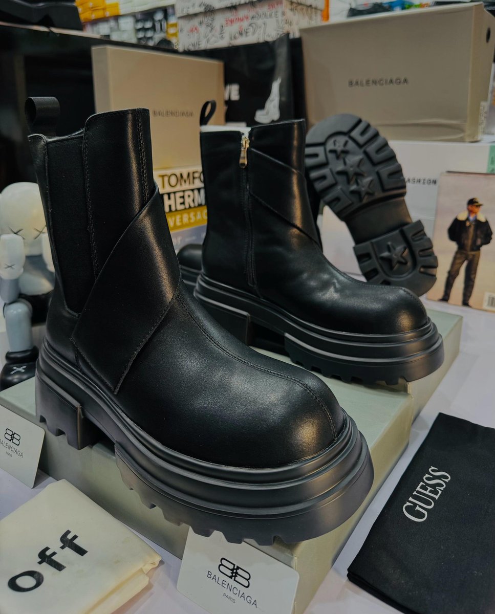 nnaputa's tweet photo. @nosafk Shoes please 🥺 
I'm here and I deliver worldwide https://t.co/5PLfkT4Jzs