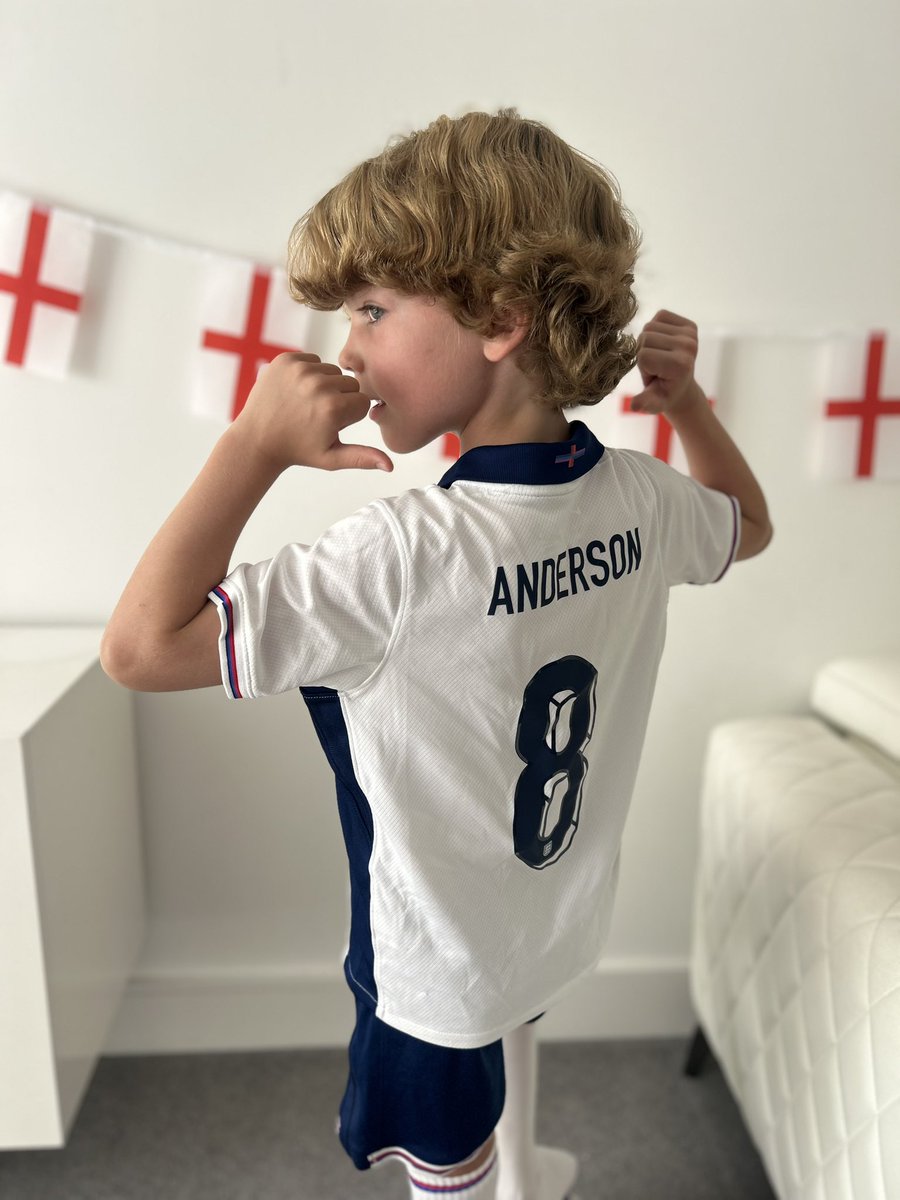 aa_runner's tweet photo. Thank you @SkySportsNews . You have made Elliot’s day!! Hopefully one day he will also go for £116 million like his namesake 😂😂 #ssnthreelions https://t.co/m1043O2OXL