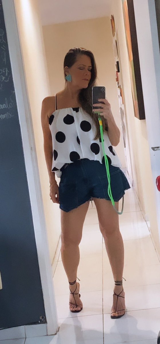 JosalbaSena's tweet photo. Hoje é dia de festejar o aniversário do meu filho, e como uma boa mãe lhe ensinei o que é melhor do samba! Dia de pagodinho 🖤🤍 https://t.co/k8aSC16QTv