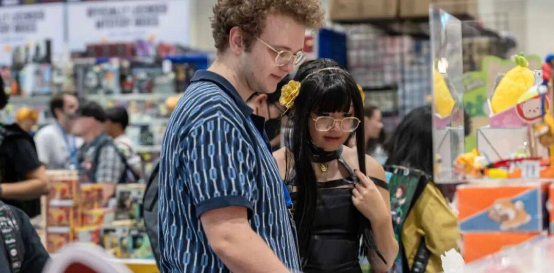 8o1ruw04ab's tweet photo. Had an absolute blast at the comic con today! Met so many amazing cosplayers, grabbed exclusive merch, and already counting down till next year https://t.co/YTsVNyrnqX