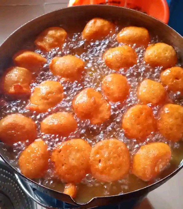 MegadonZinare's tweet photo. I hear say na akara,kulikuli and corn business dey make person rich fast fast now...are you thinking what am thinking 🤔 https://t.co/N80pbfPKif