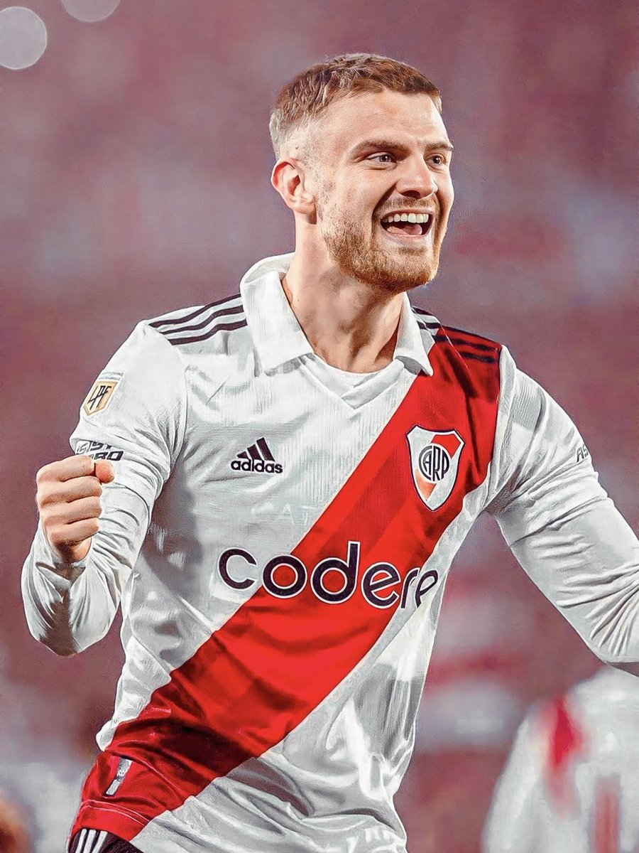 ivomoree_'s tweet photo. Vuelve lucas? me vuelvo a ilusionarr https://t.co/ZLkUlgc0ZB