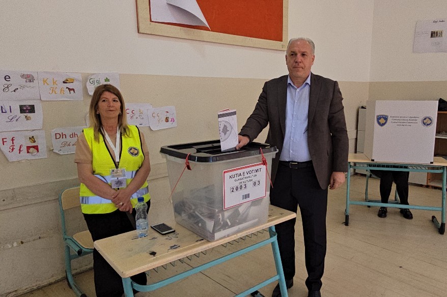 ihacomtr's tweet photo. Kosova'daki genel seçimlerde Başbakan Kurti'nin partisi yüzde 47,13 oyla birinci oldu
https://t.co/irWCtTtTyo https://t.co/01lC4j8z4c