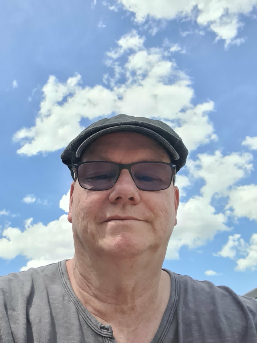 mf_media's tweet photo. Jens Faber-Neuling für #kkl65 „Selbstvertrauen“ https://t.co/ryPPrK7xVv https://t.co/hqkdz0RIN6