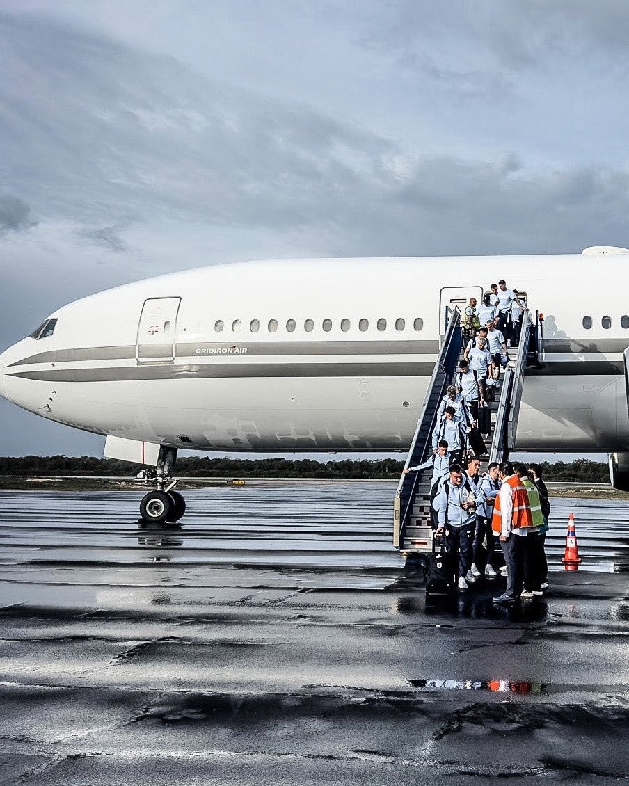 joserra_espn's tweet photo. SE ACABÓ EL MUNDIAL… Y TAMBIÉN LOS PRIVILEGIOS.

La selección de Uruguay pasó de viajar en vuelos privados a regresar en vuelos comerciales después de que la AUF cancelara el vuelo chárter. https://t.co/1hlVofgoVA
