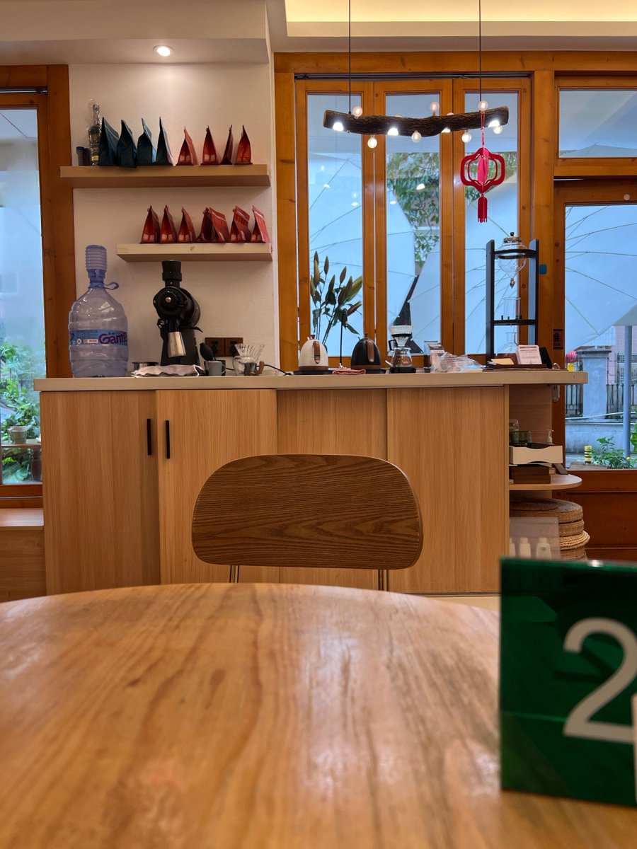 ramrom86's tweet photo. Just me, my favorite playlist, and a warm cup of latte on a rainy Sunday afternoon  No plans, just good vibes u0026 quiet me time ， https://t.co/RFcc05tL5O