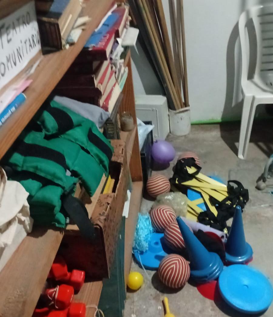 infoblancosobre's tweet photo. Un Club de barrio de La Plata sufrió un robo y ya es el 17° en un año y medio

"No podemos pagar seguridad privada y dependemos de la seguridad pública", señaló su presidente Alejandro Martínez a Info Blanco Sobre Negro.

https://t.co/LZes8xjavv https://t.co/bGhXie8lxF