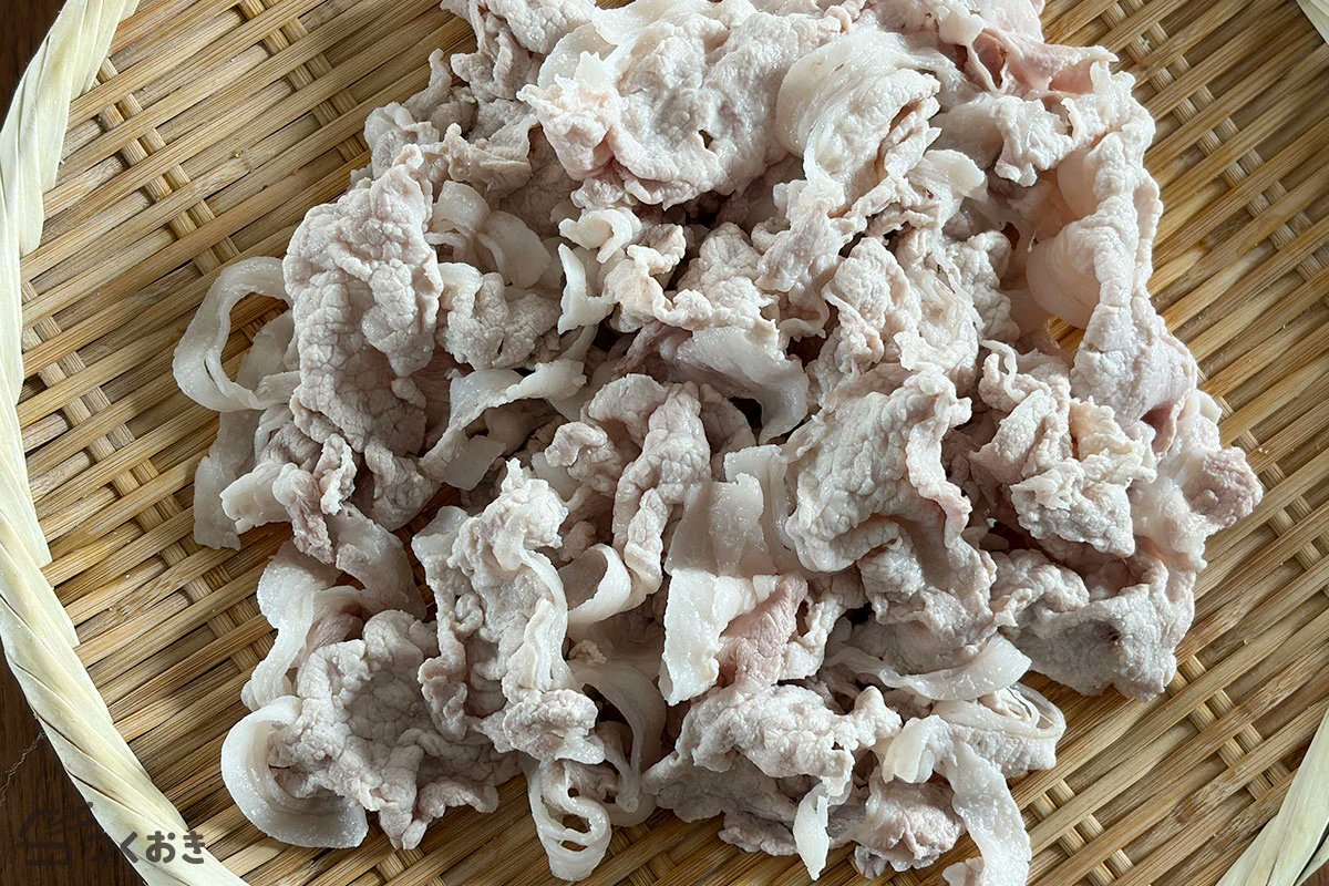 tsukuoki's tweet photo. しっとりやわらか！

『豚肉の冷しゃぶサラダ』🥗

固くならないゆで方と冷やし方は要必見です。自家製のごまポン酢だれも◎

レシピはこちらから👇
https://t.co/3N6nIUTVhf https://t.co/79tNYn0eg5