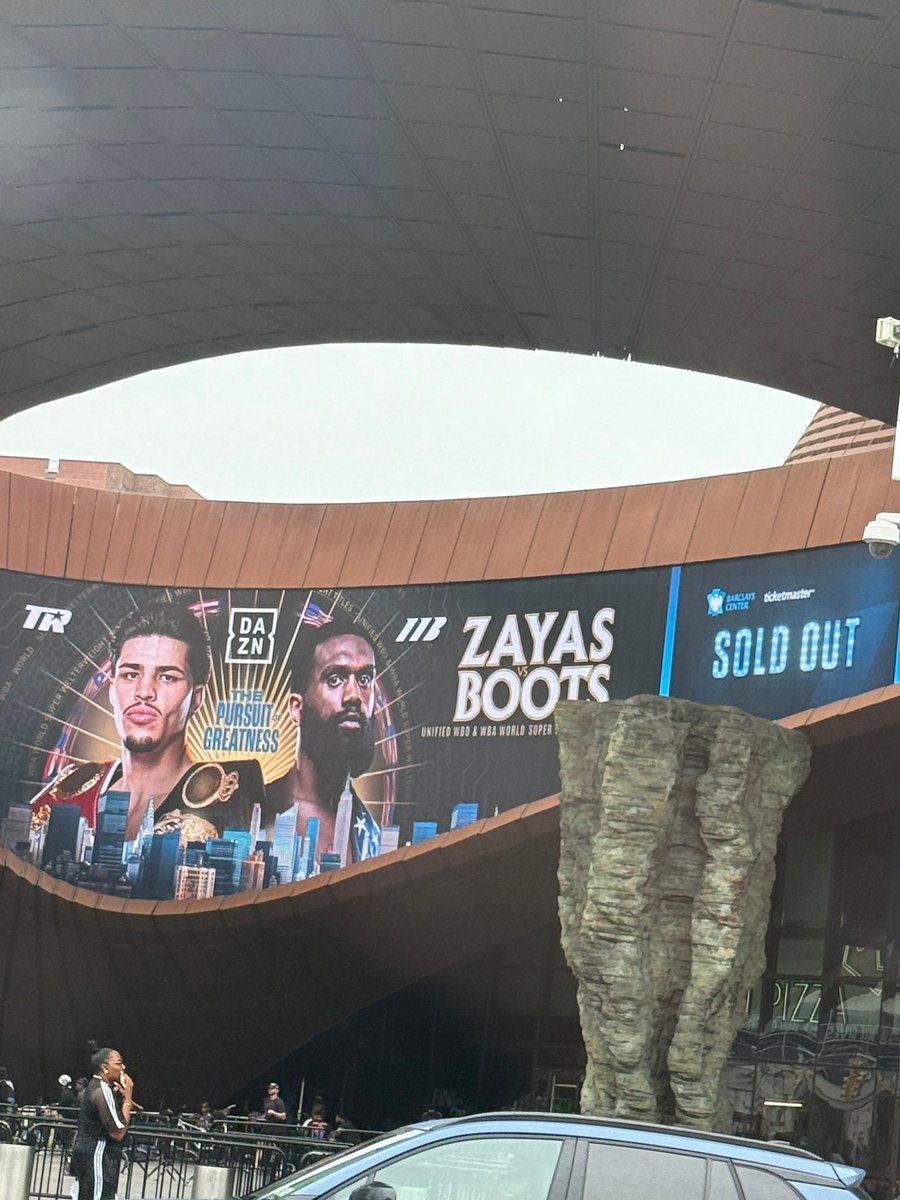 Chris120778's tweet photo. Fast Eddie claiming its sold out while Ticketmaster has plenty of availability.
#ZayasBoots 
#MatchroomBoxing 
😭😭😭 https://t.co/tGx2kpKvZt