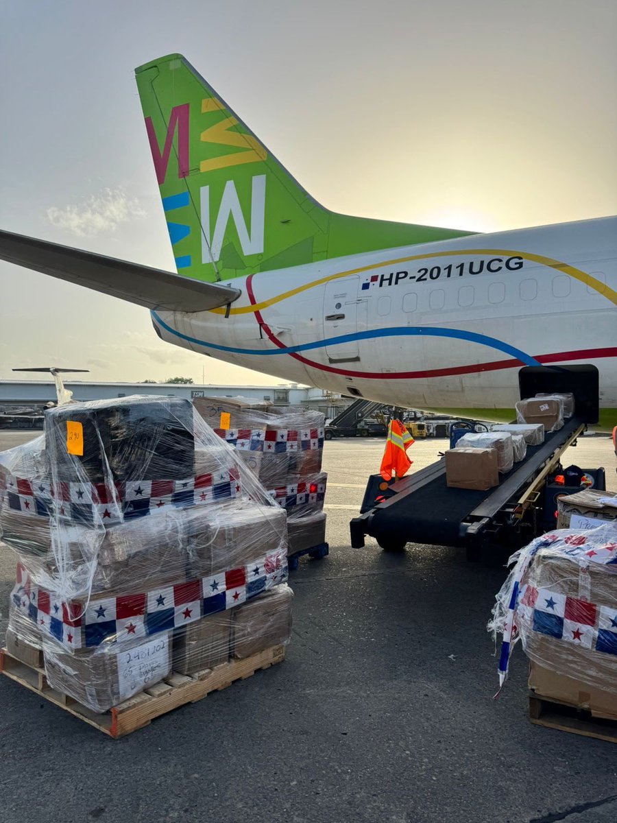 MundoConVzla's tweet photo. Aterrizó en Venezuela otro avión con ayuda humanitaria.

📍🇵🇦Ayuda enviada por Presidencia de Panamá. Le agradecemos al Presidente Mulino y al despacho de la Primera Dama por su apoyo. 

Venezuela no estamos solos. #TodosConVzla https://t.co/BquYOp0HXc