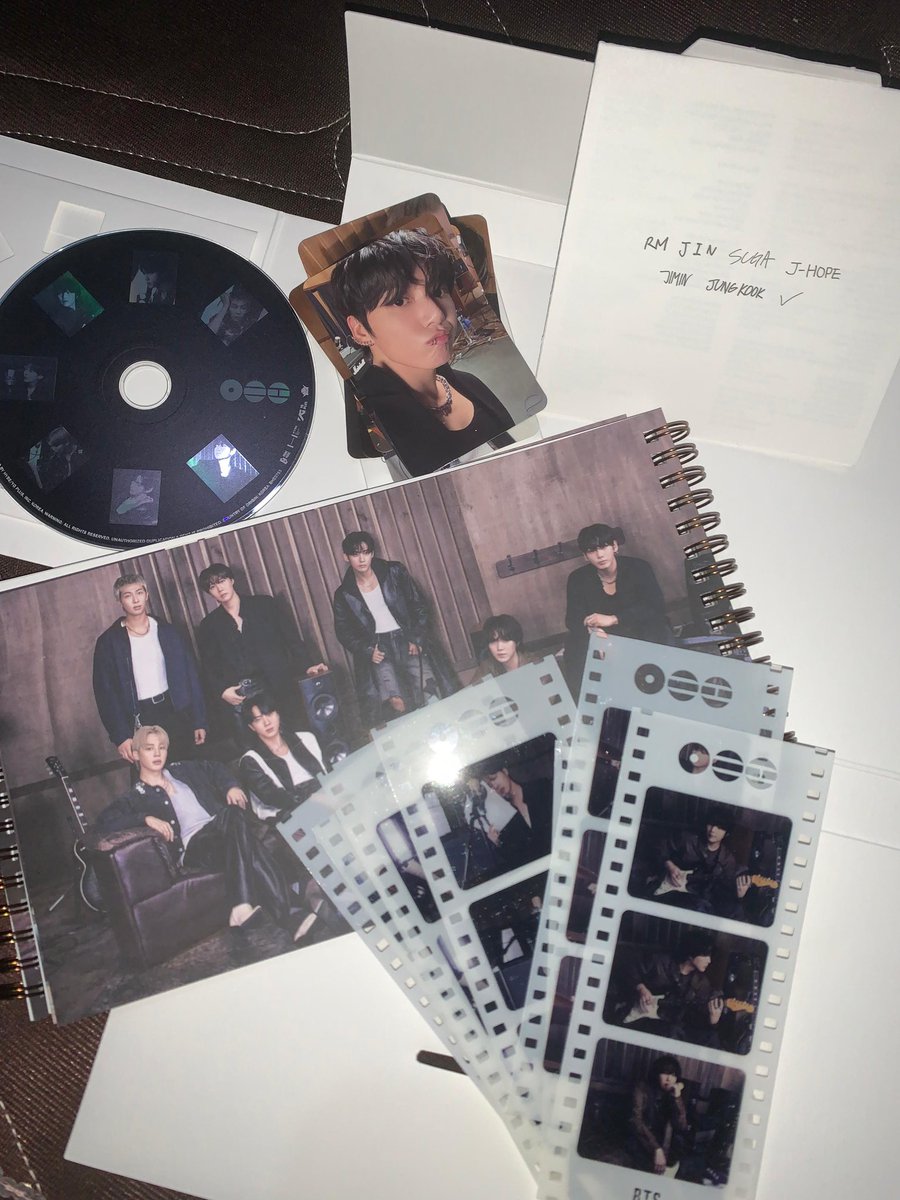 taechimssii's tweet photo. WTS WANT TO SELL ALBUM ARIRANG BTS UNSEALED FULLSET 

- rooted in korea dan rooted in music take all 500k dan bisa satuan jg

goodcondi baru di unbox 
price inc pack &amp; ex adm shopee (bisa split) toko udah extra 

t.namjoon seokjin taehyung jimin jhope jungkook yoongi pc photocard https://t.co/1yMuWZS9Vr
