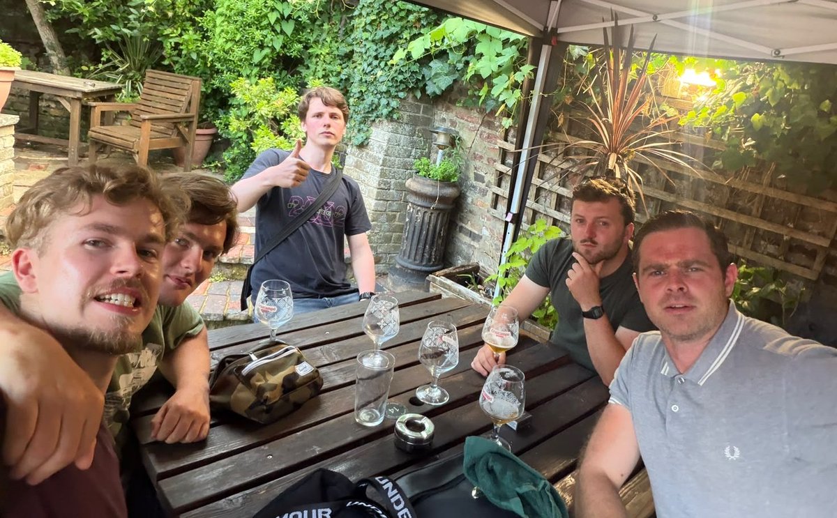 VinnieSull1van's tweet photo. A wholesome salute from the Coopers in Rochester. See you soon, crew. 🤝

@LukeHL27 @Cal_III @PubHistoryTours @Britains___Pubs https://t.co/6cqUOFEzRI