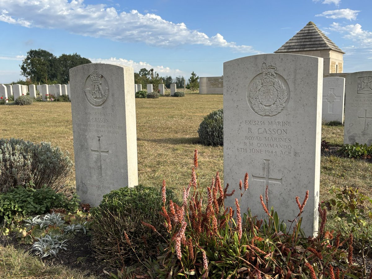 DanielJPhelan_'s tweet photo. Brothers Joseph and Robert Casson, from Whitehaven, died 3 weeks apart during the Battle of Normandy and are buried side by side. Joseph was killed on this day while serving with the Durham Light Infantry, aged 18. Royal Marine Robert was killed on D-Day.

📍Ryes War Cemetery 🇫🇷 https://t.co/ZdB8Y8gpma