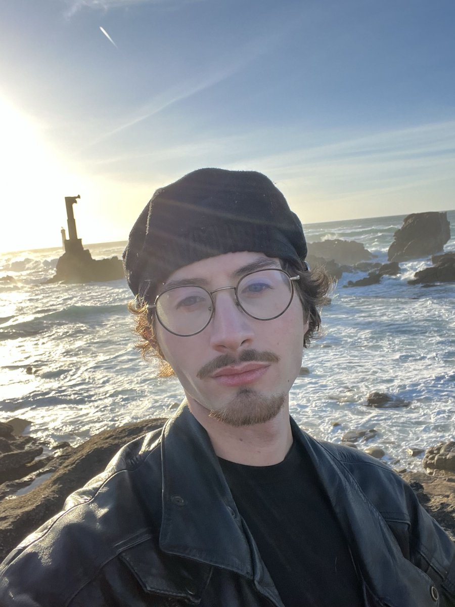Sweetchoukk's tweet photo. The face / The memoire
Bientôt diplômé, le plus dur reste encore devant moi 😭 https://t.co/OPBjP9YWTZ