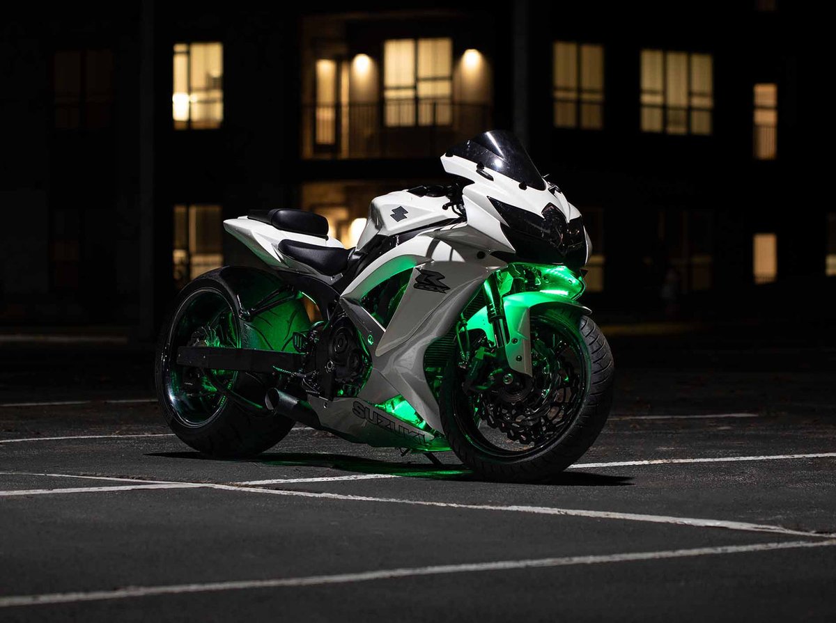 Renzlr_7's tweet photo. Dear Rockstar, please let us add neon to bikes in GTA 6! 🏍️✨ #GTA6 #GTA #Rockstar #RockstarGames https://t.co/ub2jGLz1X6