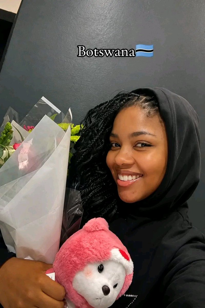 NomsaZondiiii's tweet photo. Represent Lillies 🔥

SUPERSTAR LIEMA PANTSI
LIEMA AT LOKSHIN FEST
#LiemaXLokshinFest26
#LiemaPantsiTheArtist
#LiemaPantsiTheArtist https://t.co/EcJTn9H4ac