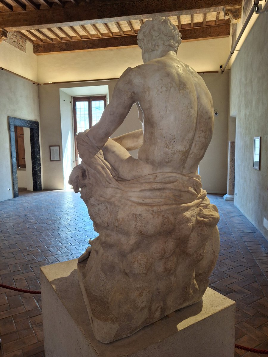 PhPrudent1's tweet photo. Au Palazzo Altemps (Museo nazionale romano), l'attention des visiteurs est aisément retenue par ce très bel "Arès Ludovisi" représenté au repos (sans doute fin du IIe siècle av. J.-C., partiellement "restauré" par Bernin au début des années 1620). #HDA https://t.co/438Qx8y461
