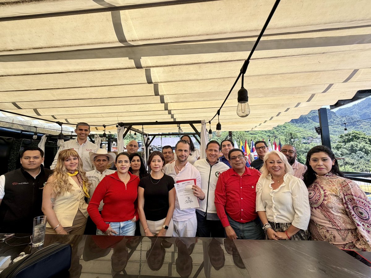 PRIMoroficial's tweet photo. En la Jornada Nacional de Afiliación seguimos fortaleciendo al PRI en cada rincón de Morelos.

En Tepoztlán refrendamos nuestro compromiso con la militancia y sumamos nuevos liderazgos que creen en el trabajo, la cercanía con la gente y el futuro de nuestro estado. https://t.co/zFH29t3U2m