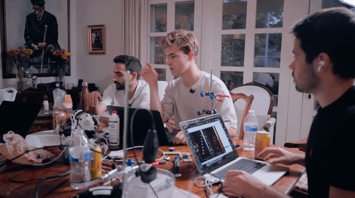 alephneuro's tweet photo. The only thing cooler than the brain image is the story of how we got here

our team of renegade physicists and engineers @_marleyx @raffi_hotter @levchizhov @thomas_rribeiro @jffbrwn2 (1/2)

https://t.co/3rHvYmLlpa https://t.co/bGbu0FaqzH