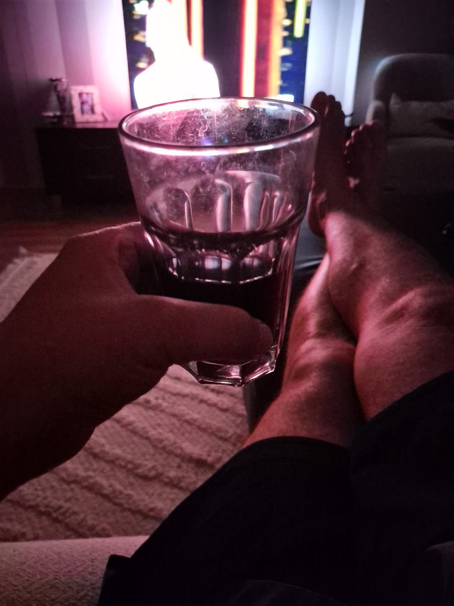 bos4235's tweet photo. Anladım ki  hep olmayacak şeyler kurmuşum.
Gülünç acemi çocuksu...

 Bu gece şarap devam 🍷

#iyigeceler https://t.co/d4atA5Kzk8