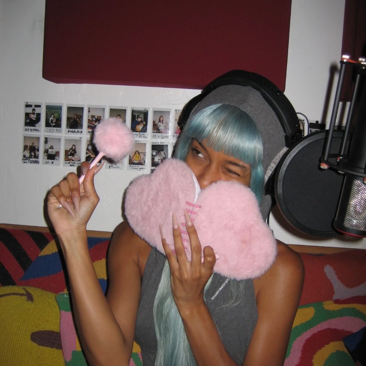 loonapilld's tweet photo. these photos of cannelle https://t.co/QrPTcnlg6F