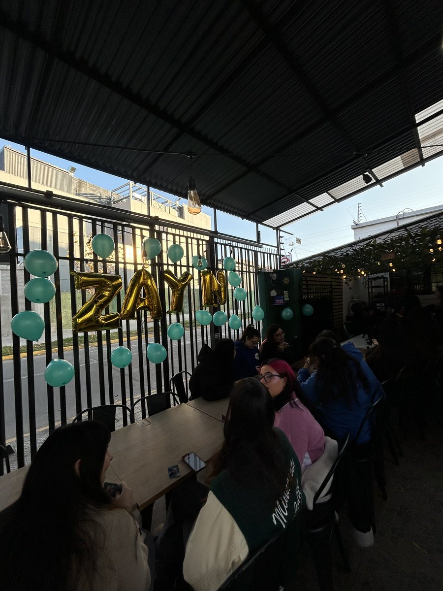 Zquad_Chile's tweet photo. hoy estamos acá en el “bruma cocina y cafe” para nuestra primera junta pre concierto!!!! 💗 https://t.co/23nRmWzlwU