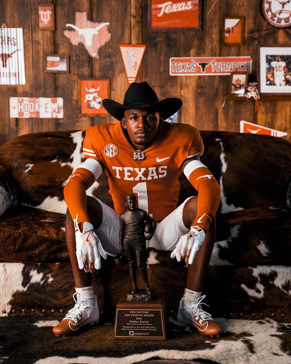 MikeRoach247's tweet photo. Texas adds a commitment from Top247 Garland (Texas) Lakeview Centennial CB Montre Jackson. The Longhorns add the blue chip corner to their growing 2027 class

Story: https://t.co/lAxUv46Ckn https://t.co/jayRJjpemo