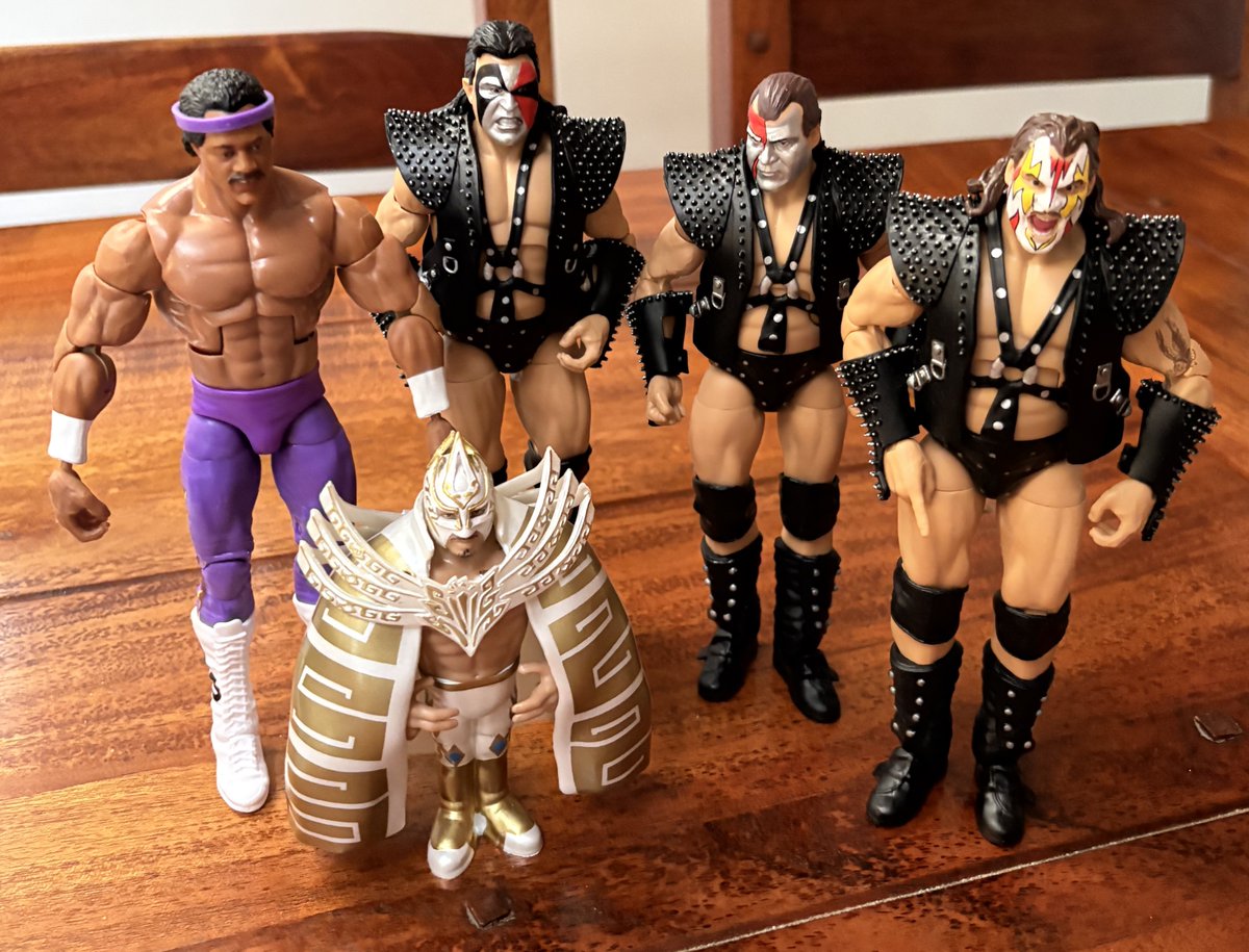 WFigMuseum's tweet photo. Beautiful Laredo Kid from KWK Heroes and some great legend figures from Mattel this week. https://t.co/aIOUg0aiVQ